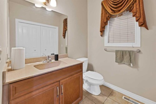 77 Saddleland Drive Ne, Calgary, AB - Indoor Photo Showing Bathroom