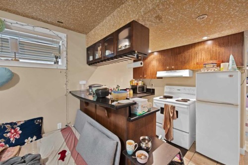 77 Saddleland Drive Ne, Calgary, AB - Indoor Photo Showing Kitchen