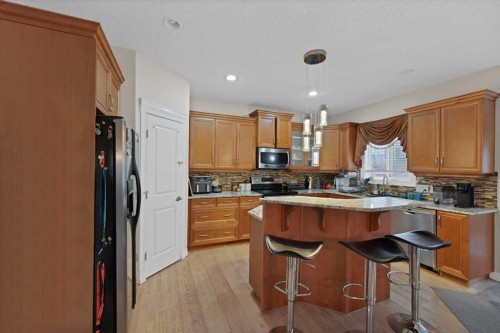 77 Saddleland Drive Ne, Calgary, AB - Indoor Photo Showing Kitchen