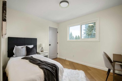 216 Oakridge Place Sw, Calgary, AB - Indoor Photo Showing Bedroom