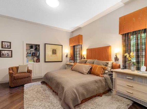 39 Baycrest Court Sw, Calgary, AB - Indoor Photo Showing Bedroom