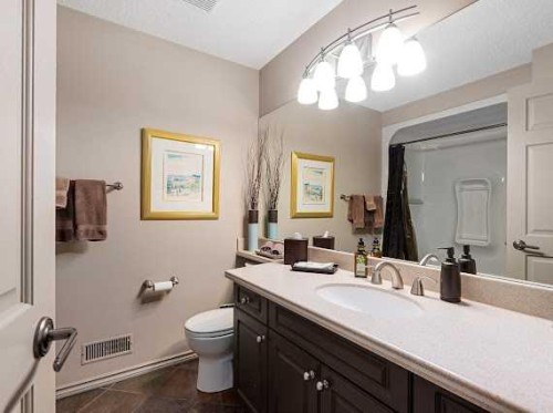 39 Baycrest Court Sw, Calgary, AB - Indoor Photo Showing Bathroom
