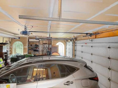 39 Baycrest Court Sw, Calgary, AB - Indoor Photo Showing Garage
