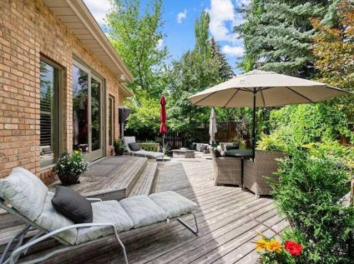 39 Baycrest Court Sw, Calgary, AB - Outdoor With Deck Patio Veranda