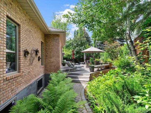 39 Baycrest Court Sw, Calgary, AB - Outdoor