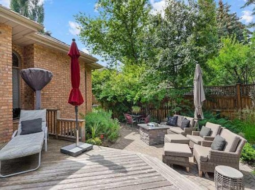 39 Baycrest Court Sw, Calgary, AB - Outdoor With Deck Patio Veranda