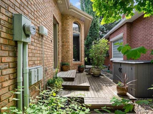 39 Baycrest Court Sw, Calgary, AB - Outdoor With Exterior
