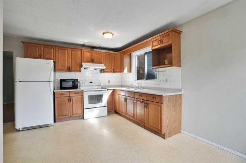 888 Rundlecairn Way Ne, Calgary, AB - Indoor Photo Showing Kitchen