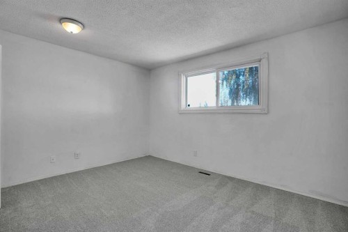888 Rundlecairn Way Ne, Calgary, AB - Indoor Photo Showing Other Room