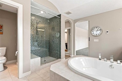 163 Cranarch Circle Se, Calgary, AB - Indoor Photo Showing Bathroom