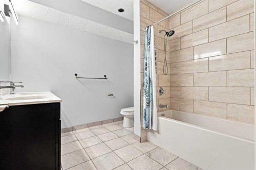 163 Cranarch Circle Se, Calgary, AB - Indoor Photo Showing Bathroom