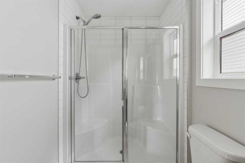 12 Wolf Creek Drive Se, Calgary, AB - Indoor Photo Showing Bathroom