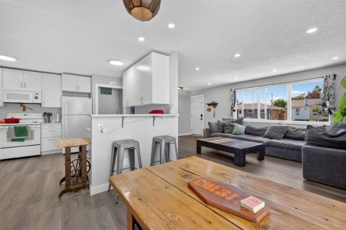 24 Penworth Crescent Se, Calgary, AB - Indoor
