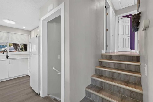 24 Penworth Crescent Se, Calgary, AB - Indoor Photo Showing Other Room