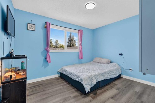 24 Penworth Crescent Se, Calgary, AB - Indoor Photo Showing Bedroom