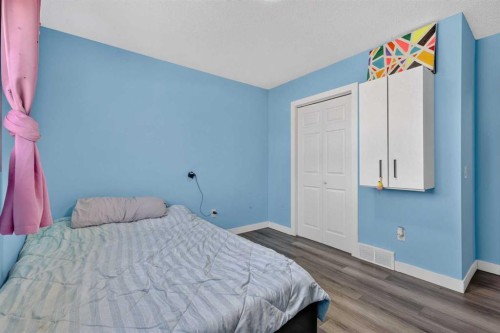 24 Penworth Crescent Se, Calgary, AB - Indoor Photo Showing Bedroom