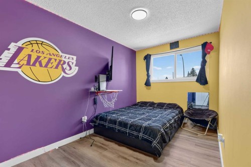 24 Penworth Crescent Se, Calgary, AB - Indoor Photo Showing Bedroom