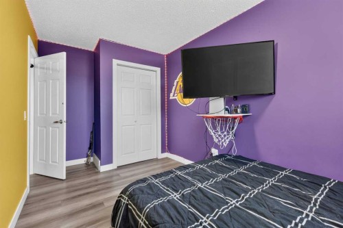 24 Penworth Crescent Se, Calgary, AB - Indoor Photo Showing Bedroom