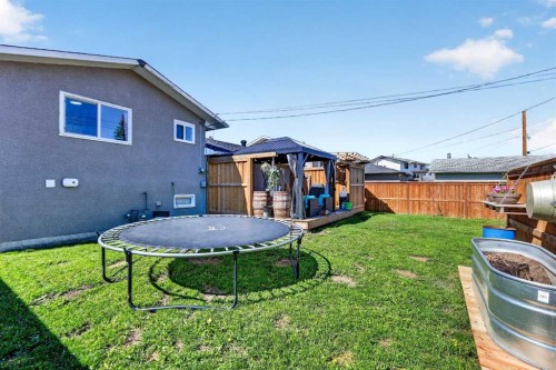 24 Penworth Crescent Se, Calgary, AB - Outdoor