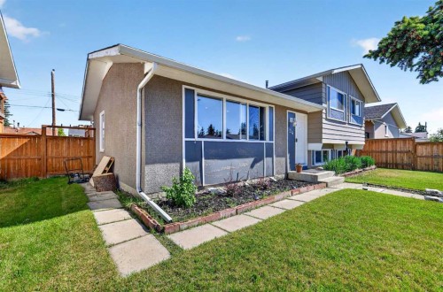 24 Penworth Crescent Se, Calgary, AB - Outdoor