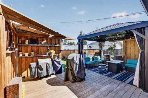 24 Penworth Crescent Se, Calgary, AB - Outdoor With Deck Patio Veranda With Exterior