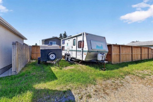 24 Penworth Crescent Se, Calgary, AB - Outdoor