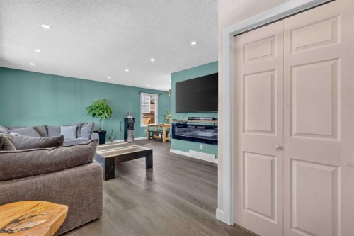 24 Penworth Crescent Se, Calgary, AB - Indoor