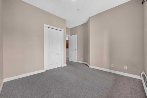 537-10 Discovery Ridge Close Sw, Calgary, AB - Indoor Photo Showing Other Room