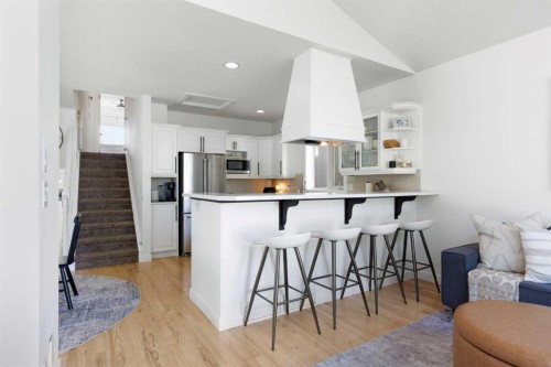 501 55 Avenue Sw, Calgary, AB - Indoor Photo Showing Kitchen