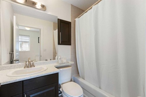 501 55 Avenue Sw, Calgary, AB - Indoor Photo Showing Bathroom