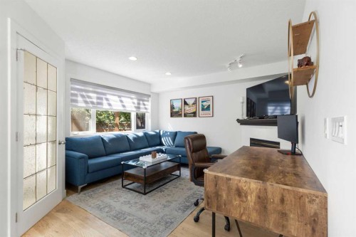 501 55 Avenue Sw, Calgary, AB - Indoor Photo Showing Living Room
