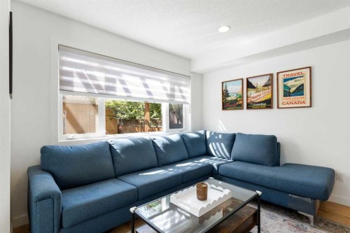 501 55 Avenue Sw, Calgary, AB - Indoor Photo Showing Living Room