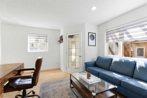 501 55 Avenue Sw, Calgary, AB - Indoor Photo Showing Living Room