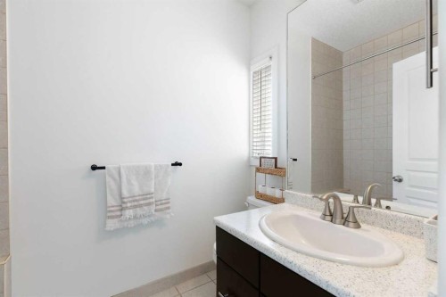 501 55 Avenue Sw, Calgary, AB - Indoor Photo Showing Bathroom