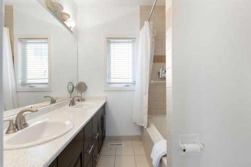501 55 Avenue Sw, Calgary, AB - Indoor Photo Showing Bathroom