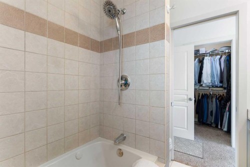501 55 Avenue Sw, Calgary, AB - Indoor Photo Showing Bathroom
