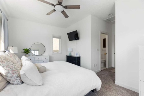 501 55 Avenue Sw, Calgary, AB - Indoor Photo Showing Bedroom