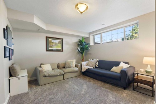 501 55 Avenue Sw, Calgary, AB - Indoor Photo Showing Living Room