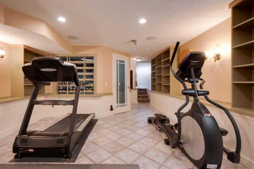 501 55 Avenue Sw, Calgary, AB - Indoor Photo Showing Gym Room
