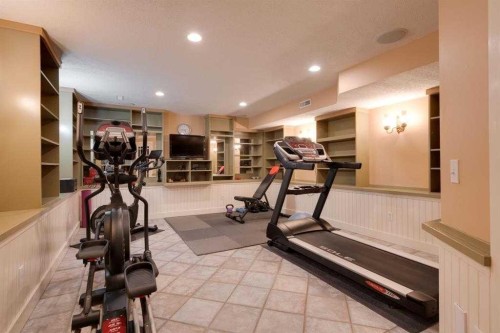 501 55 Avenue Sw, Calgary, AB - Indoor Photo Showing Gym Room