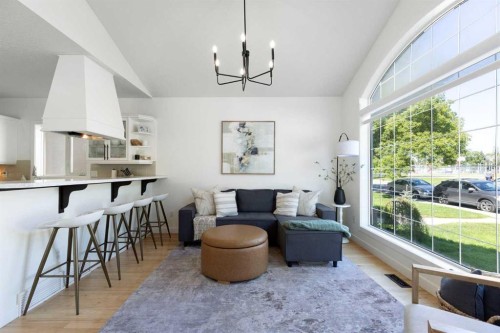 501 55 Avenue Sw, Calgary, AB - Indoor Photo Showing Other Room