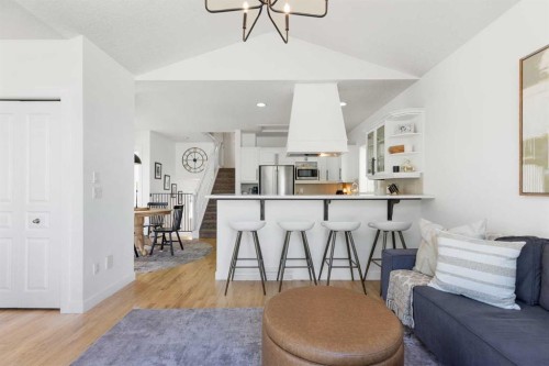 501 55 Avenue Sw, Calgary, AB - Indoor Photo Showing Other Room