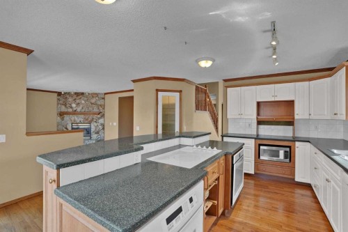 62 West Mitford Crescent, Cochrane, AB - Indoor Photo Showing Kitchen
