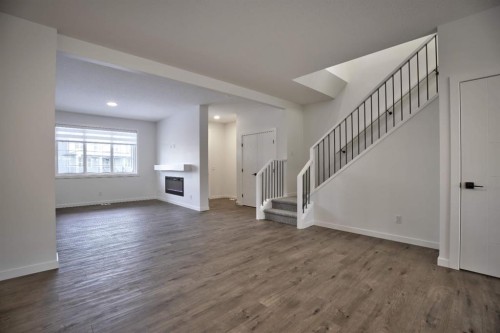 45 Legacy Point Terrace Se, Calgary, AB - Indoor Photo Showing Other Room