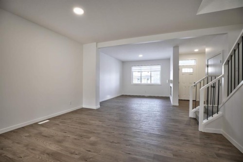 45 Legacy Point Terrace Se, Calgary, AB - Indoor Photo Showing Other Room