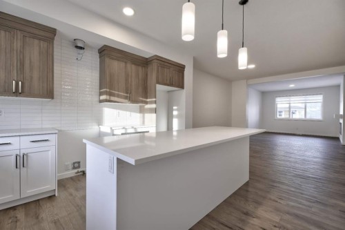 45 Legacy Point Terrace Se, Calgary, AB - Indoor Photo Showing Kitchen