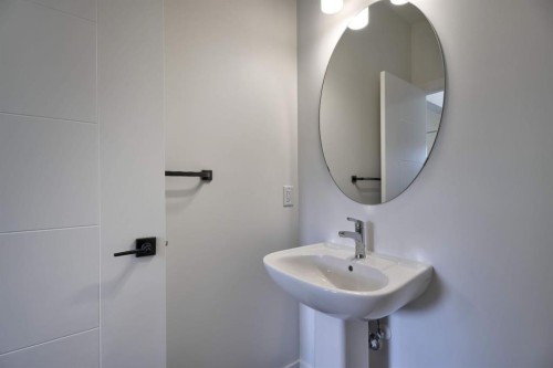 45 Legacy Point Terrace Se, Calgary, AB - Indoor Photo Showing Bathroom