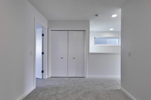 45 Legacy Point Terrace Se, Calgary, AB - Indoor Photo Showing Other Room