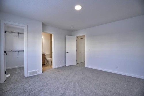 45 Legacy Point Terrace Se, Calgary, AB - Indoor Photo Showing Other Room