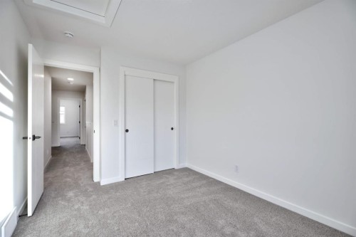 45 Legacy Point Terrace Se, Calgary, AB - Indoor Photo Showing Other Room